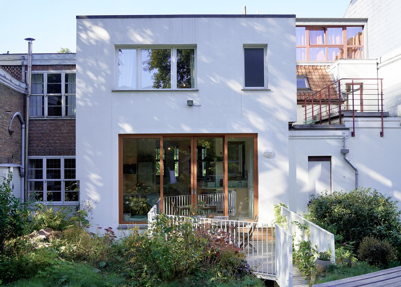 Façade arrière et terrasse de la maison rénovée, rue Monrose à Schaerbeek
